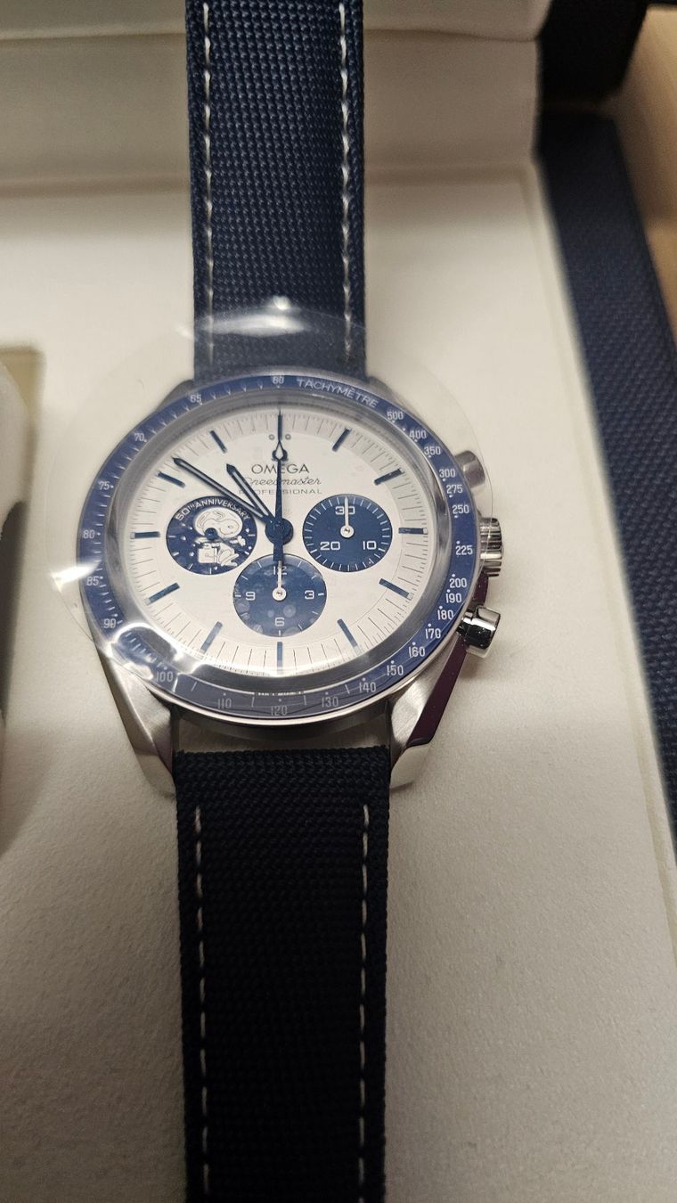 Omega Orologi: Omega Speedmaster Snoopy NEU Fullset – Nuovo e nell'imballaggio originale da Boniswil venduto da LakeSide_Boniswil 1