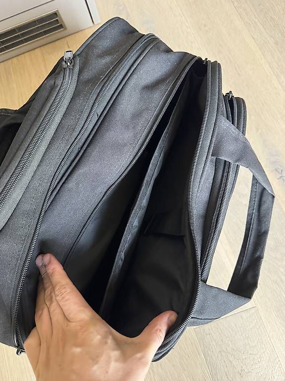 Koffer & Taschen: Laptoptasche auf Rollen / Business-Trolley – Gebraucht aus Kloten von Mircooooo 4