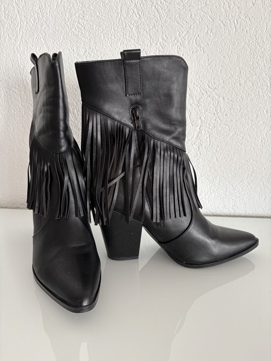 Damenschuhe: NEU: Stiefel mit Fransen – Neu (gemäss Beschreibung) aus Bülach von kittygismo 1