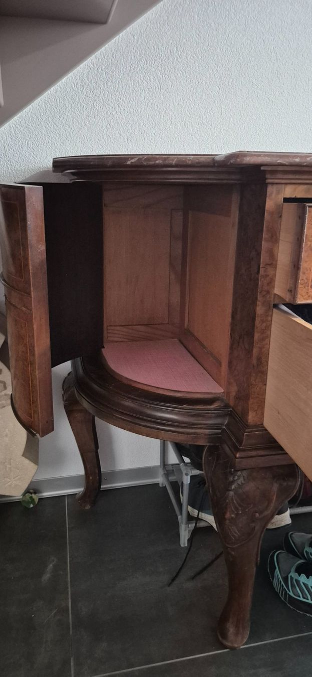 Cassettiere: Kommode mit Marmorplatte Nussbaumfurnier mit Schubladen – Difettoso da Dompierre FR venduto da Kompaniechef 3