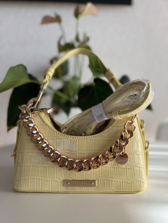 New -Aldo Butter yellow Handbag with Gold Chain ☀️