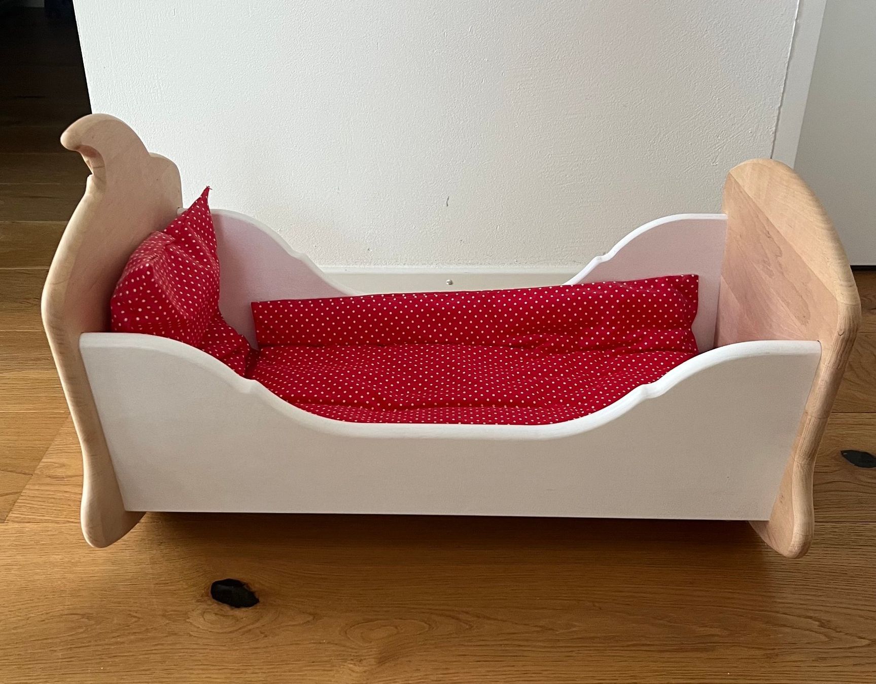 Jouets: Puppenbett aus Holz – D'occasion à Glattpark(Opfikon) par hro_56gz 1