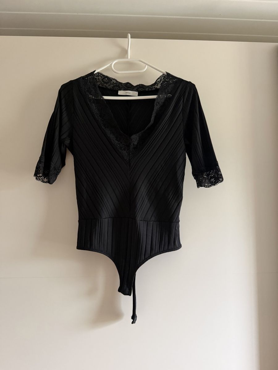 T-shirt: T-shirt body  – Usato da Montsevelier venduto da Duna2210