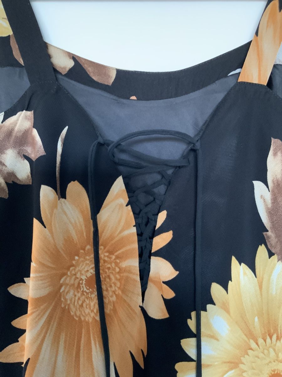 Robes: Kleid mit Blumenmuster schwarz Grösse 38 – D'occasion à Frauenfeld par CHNENO 2