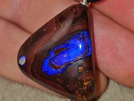 Schöner natürlicher Woodreplacement Opal Silber Anhänger