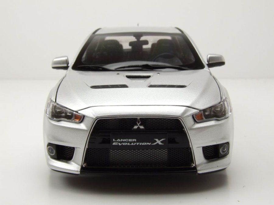 Mitsubishi Modellautos: Mitsubishi Lancer Evo X 2009-2016 silber met.        1:18 – Neu und originalverpackt aus Gerlafingen von espero88 3