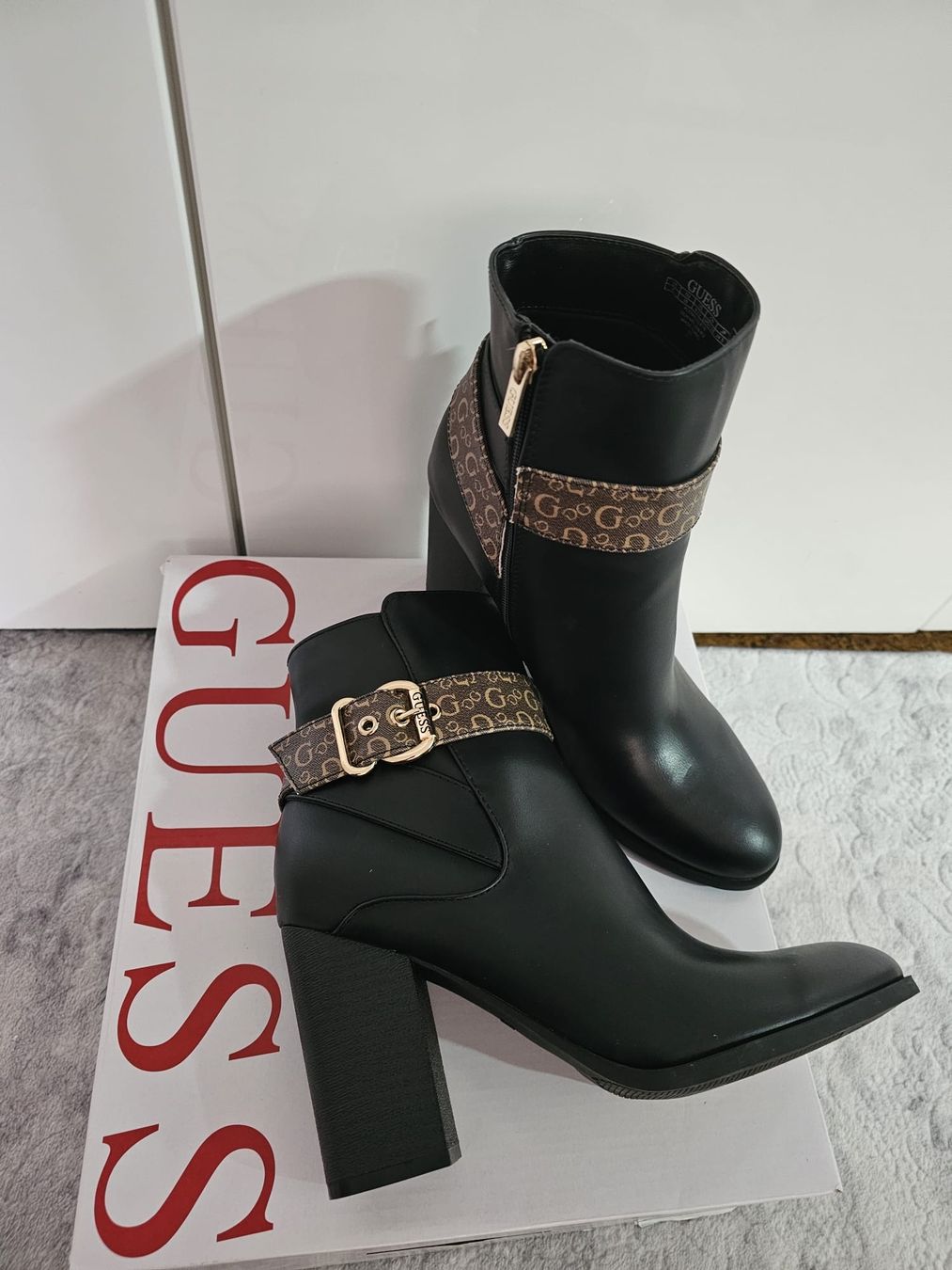 Chaussures femmes: GUESS DAMEN STIEFELETTEN – Neuf avec emballage d'origine à Zürich par 5183840711 1