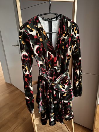 Figurbetontes Kleid, Zack, Gr. 34/XS, festlich, neuwertig