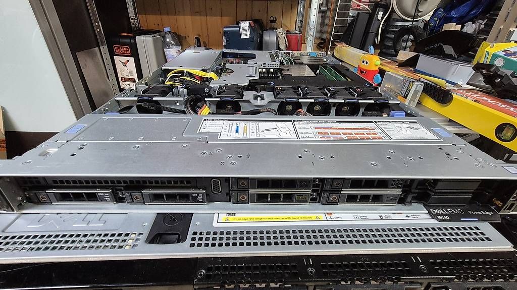 Dell Server: Dell EMC Poweredge R440 / 2x Intel Xeon Silver 4110 – Usato da Hohenrain venduto da Sven848