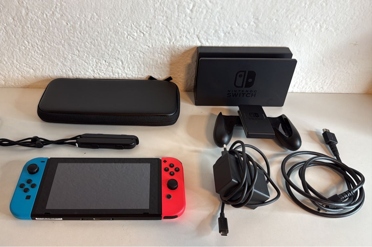 Nintendo Console: Nintendo Switch Console - Great Condition – Usato da Ehrendingen venduto da bubulence