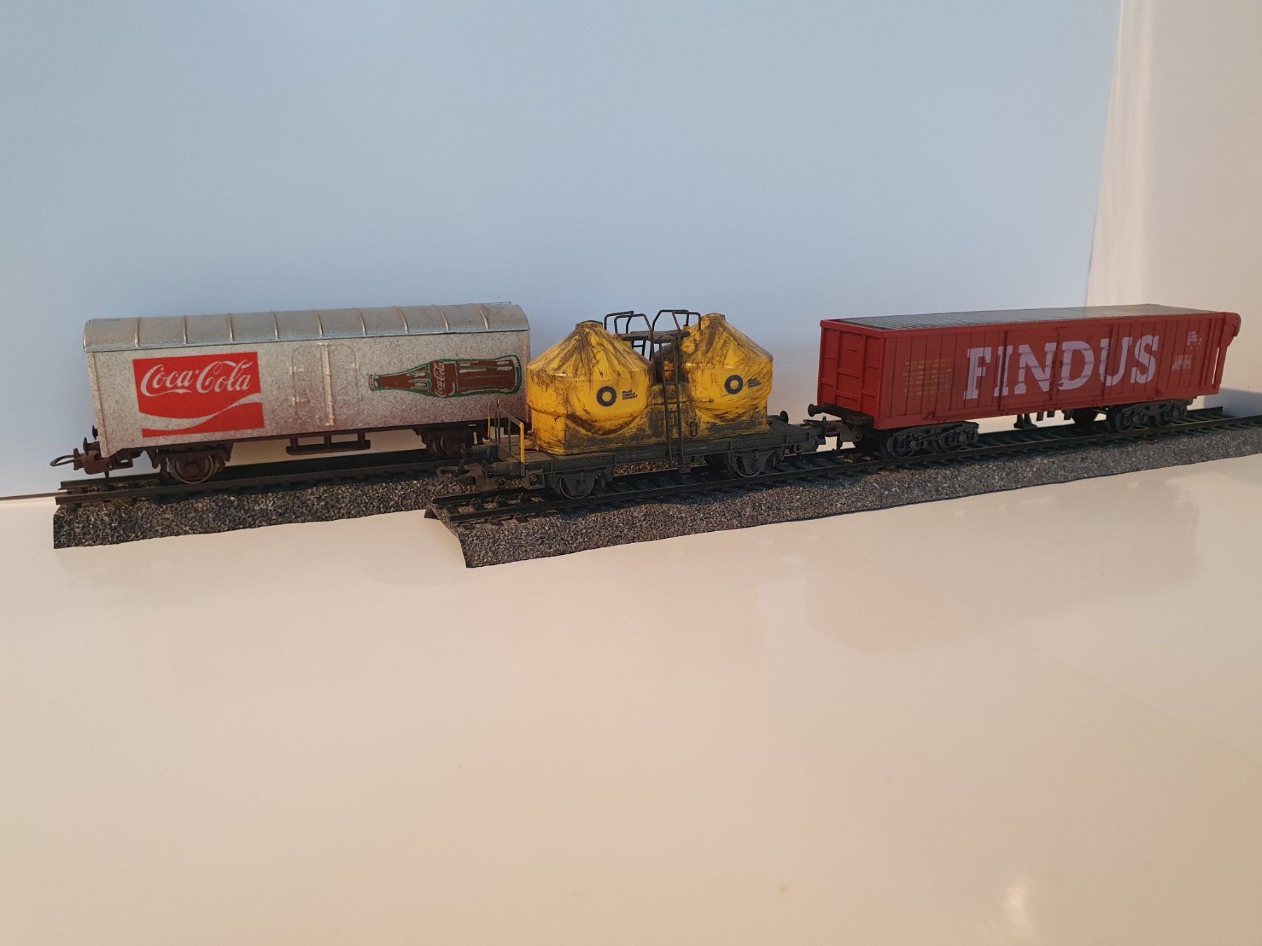 Lima Modelleisenbahnen: 3 Lima Güterwagen / DC / 1:87 / Verschmutzt – Gebraucht aus Zürich von BLS58MA 2