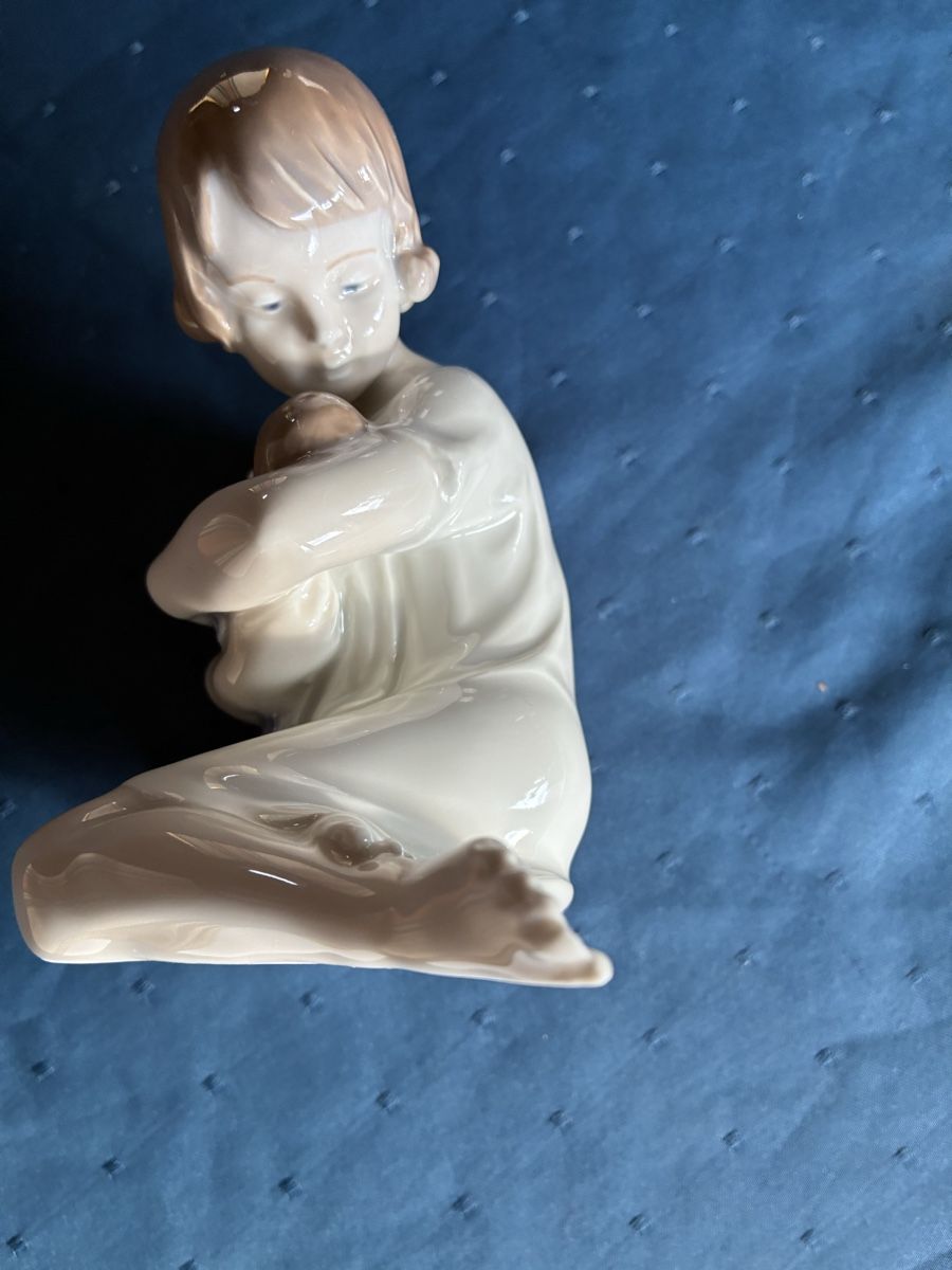 Royal Copenhagen Statuette: Royal Copenhagen Kinderfigur  – Usato da Dornach venduto da Rosengarten 1