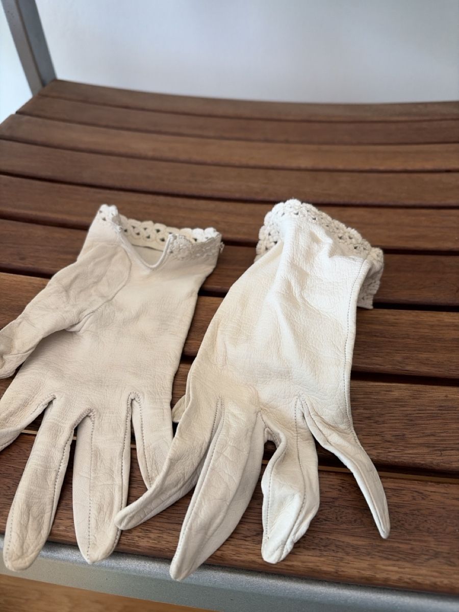 Handschuhe & Handstulpen: Damen Handschuhe Leder Beige mit Spitze Groesse S – Gebraucht aus Herisau von Camelia01 1