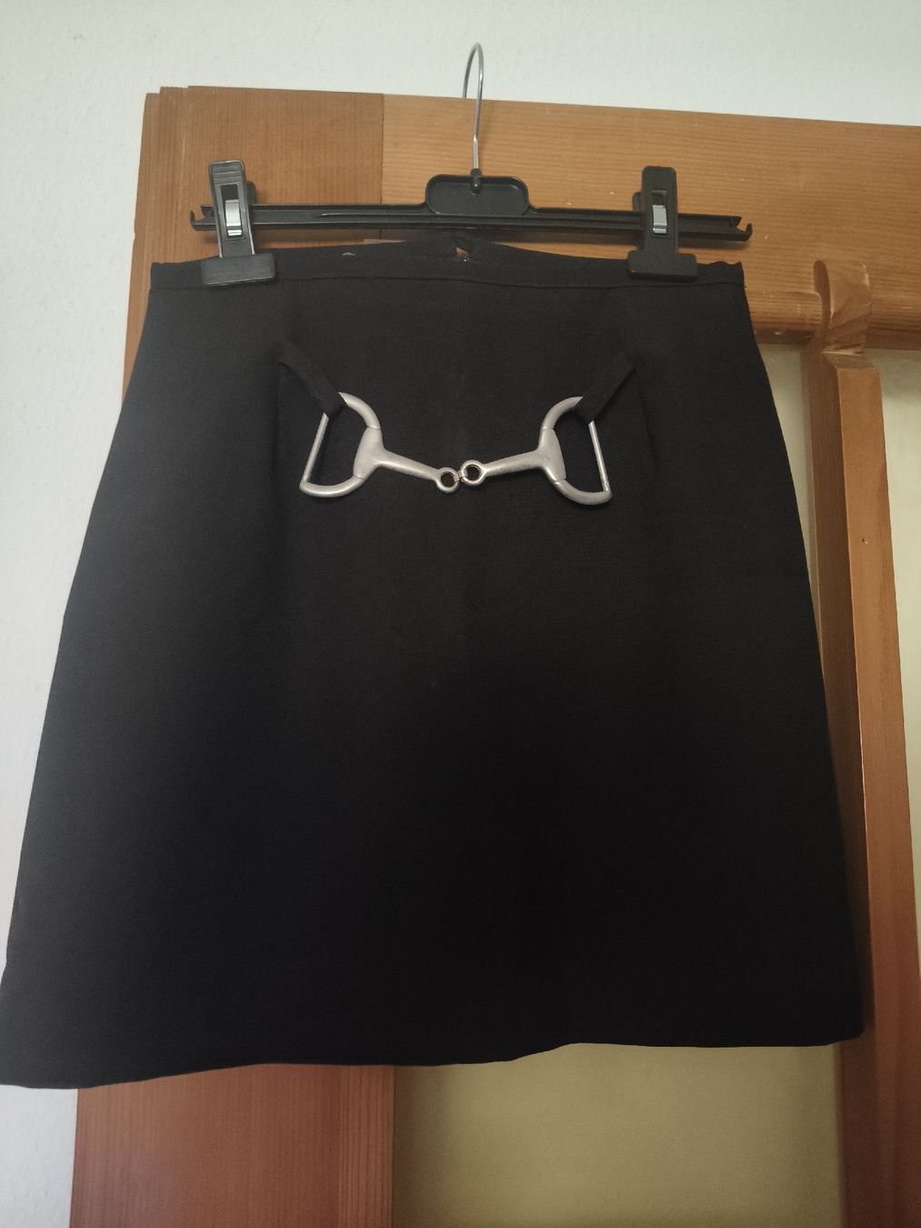 Gonne: Minirock schwarz mit Applikation Grösse XS – Usato da Zürich venduto da tweetys78