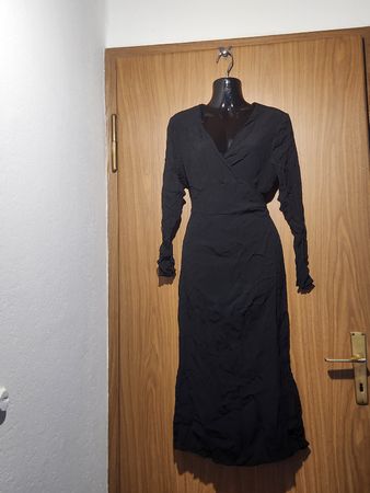 Robe porte feuille  noire longue et fluide taille M/L