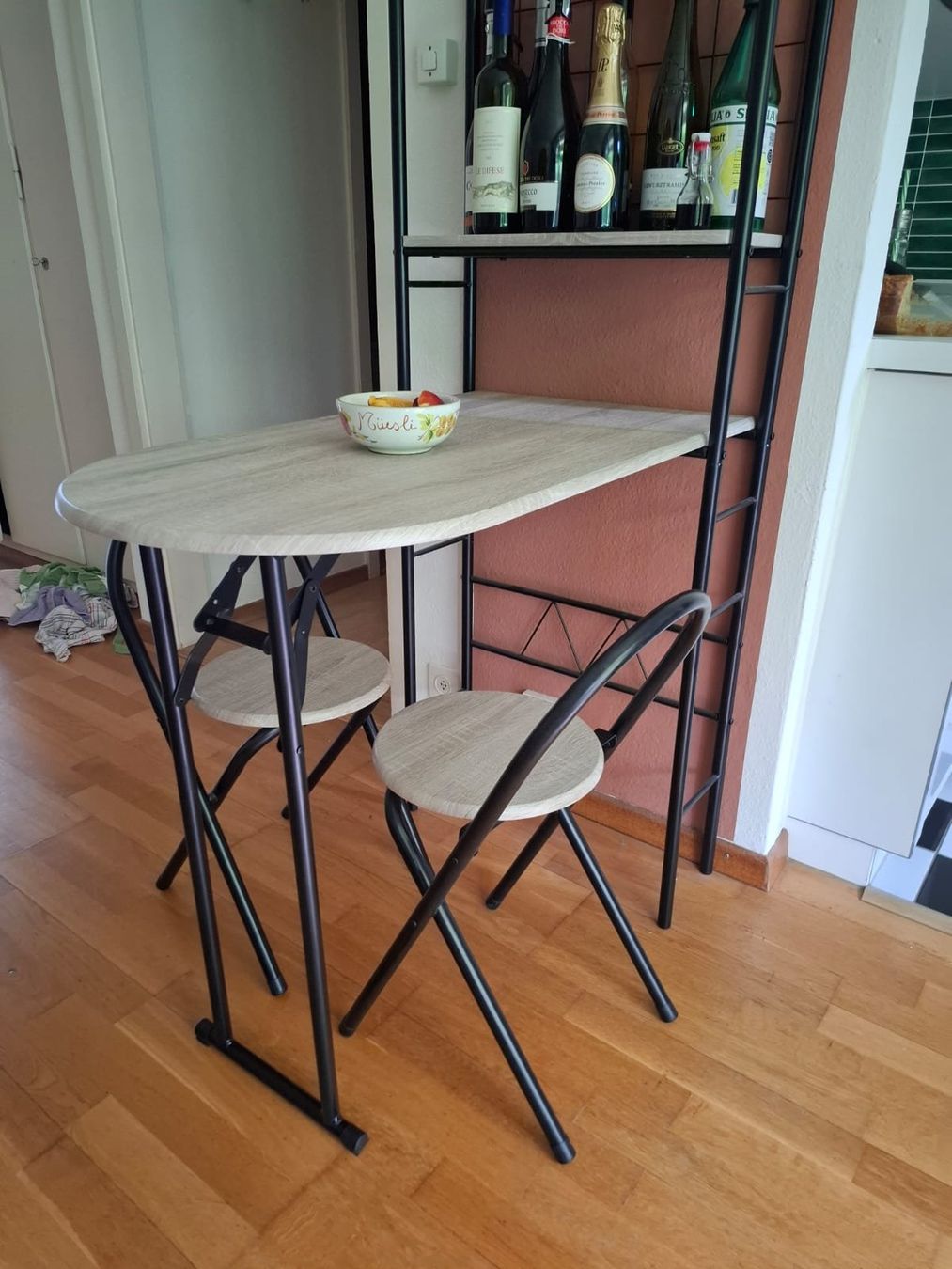 Tavoli: Wandklapptisch mit Regal und 2 Stühlen – Usato da Zürich venduto da jel_gh6h 1