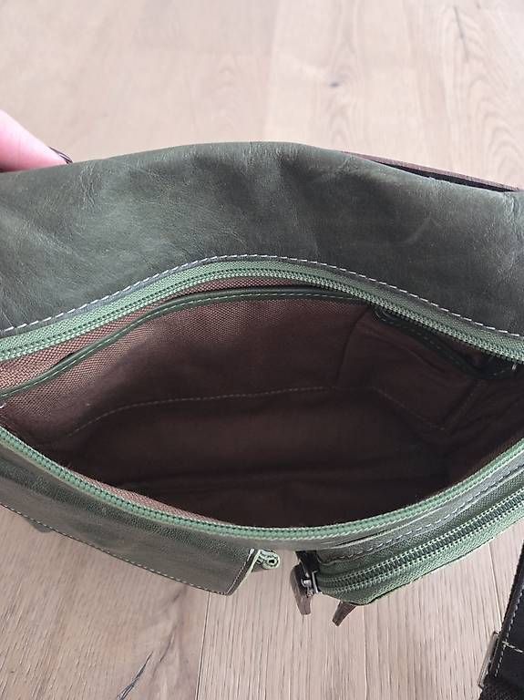 Taschen für Damen: Ledertasche grün – Gebraucht aus Hilterfingen von boal1980 1