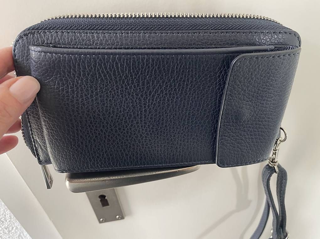 Borse da donna: Ledertasche klein in dunkelblau neuwertig – Usato da Auslikon venduto da fundance 2