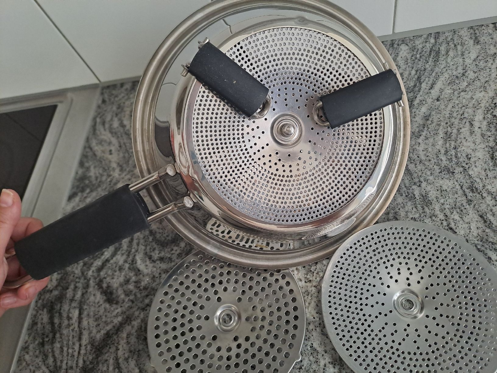 Küchengeräte: Passiermühle Edelstahl mit 3 Scheiben  – Gebraucht aus Rickenbach LU von bishiida 2