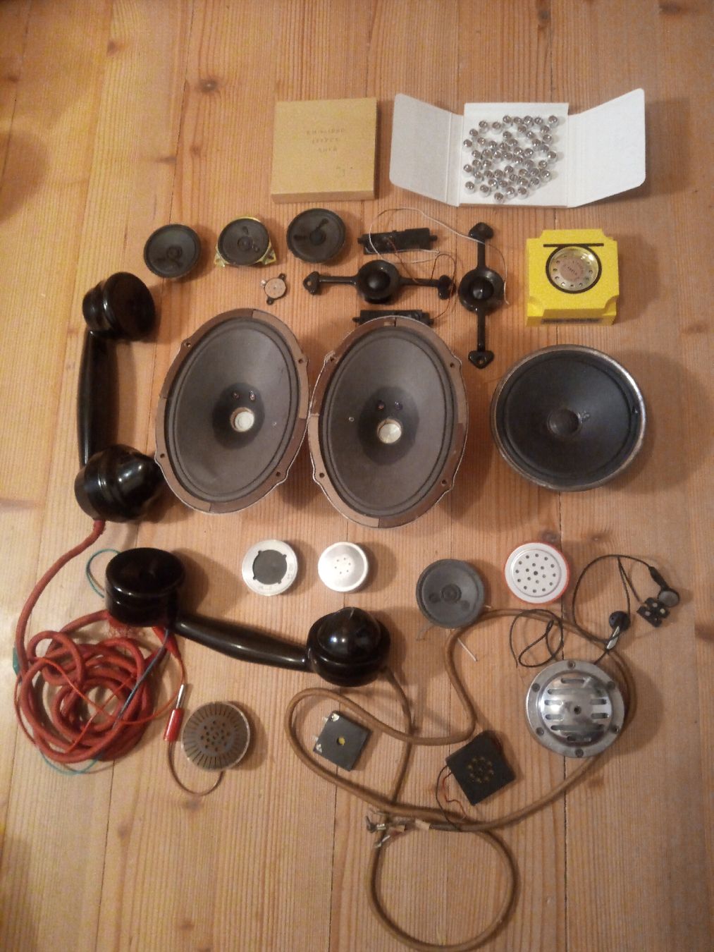 Grundig Elektronikbauteile: Lautsprecher + Mikrofone, antike Telefonhöhrer divers – Gebraucht aus Elsau von EL12