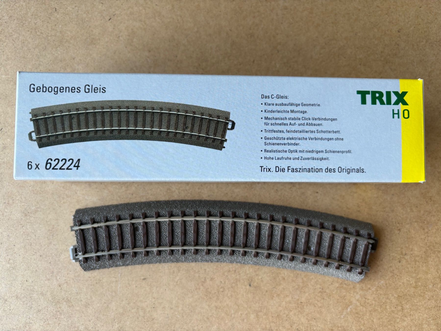 Trix Modellini di ferrovie: Trix 62224 Gebogenes Gleis R2 – Nuovo e nell'imballaggio originale da Hauterive NE venduto da eriamch