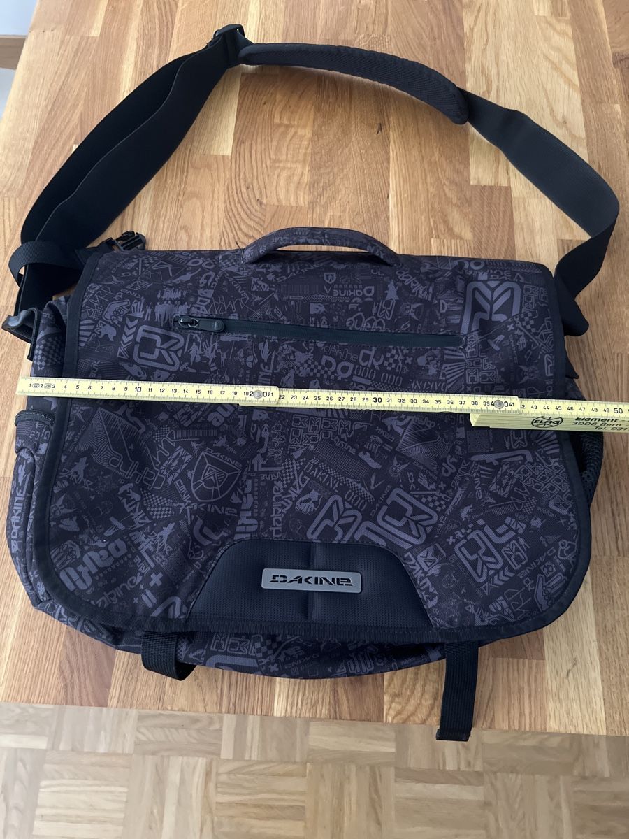 Dakine Borse: SAC DAKINE MESSENGER – Usato da Brügg BE venduto da traindenuit