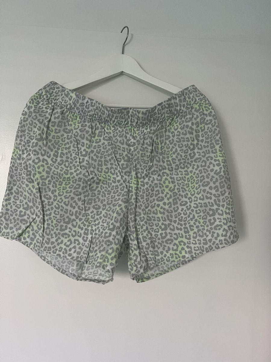 H&M Hosen: Leo Shorts H&M im Grösse L – Neu (gemäss Beschreibung) aus Rüschlikon von Meli_16