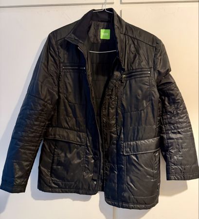 Giacca invernale Hugo Boss nera, taglia 46, come nuova!