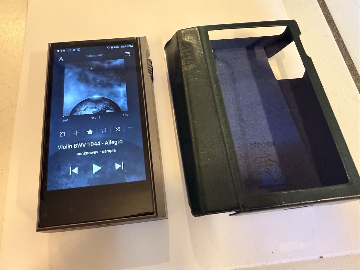 Astell & Kern Lettore multimediale portatile: Astell&Kern KANN MAX inkl. Lederhülle – Usato da Thun venduto da ColCate