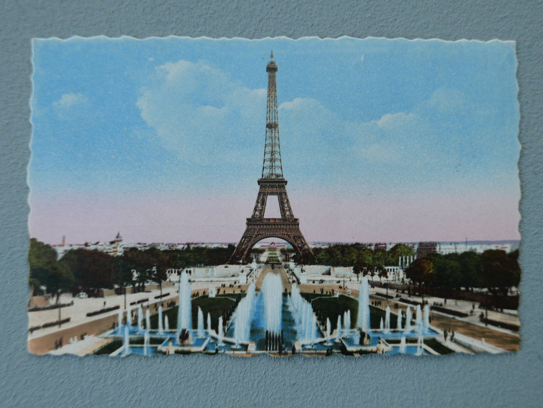 Cartoline postali: 2 ANTIKE ANSICHTSKARTEN PARIS EIFELTURM NOTRE-DAME – Usato da Balgach venduto da Zwischenraum 3