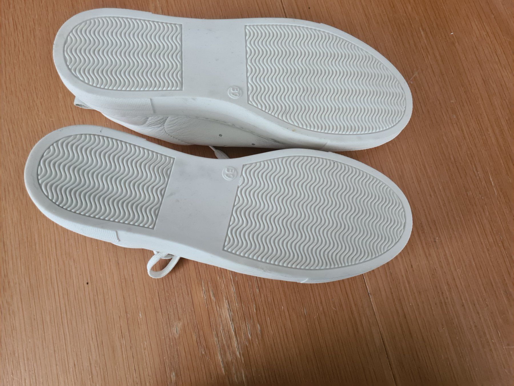 Scarpe da donna: weisser Freizeitschuh Grösse 39 – Usato da Olten venduto da chaas21 2