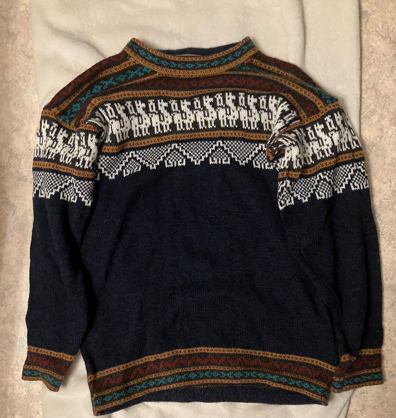 Pullover & Sweatshirts: Damen- Wollpullover mit Alpakas – Gebraucht aus Solothurn von Carry-11