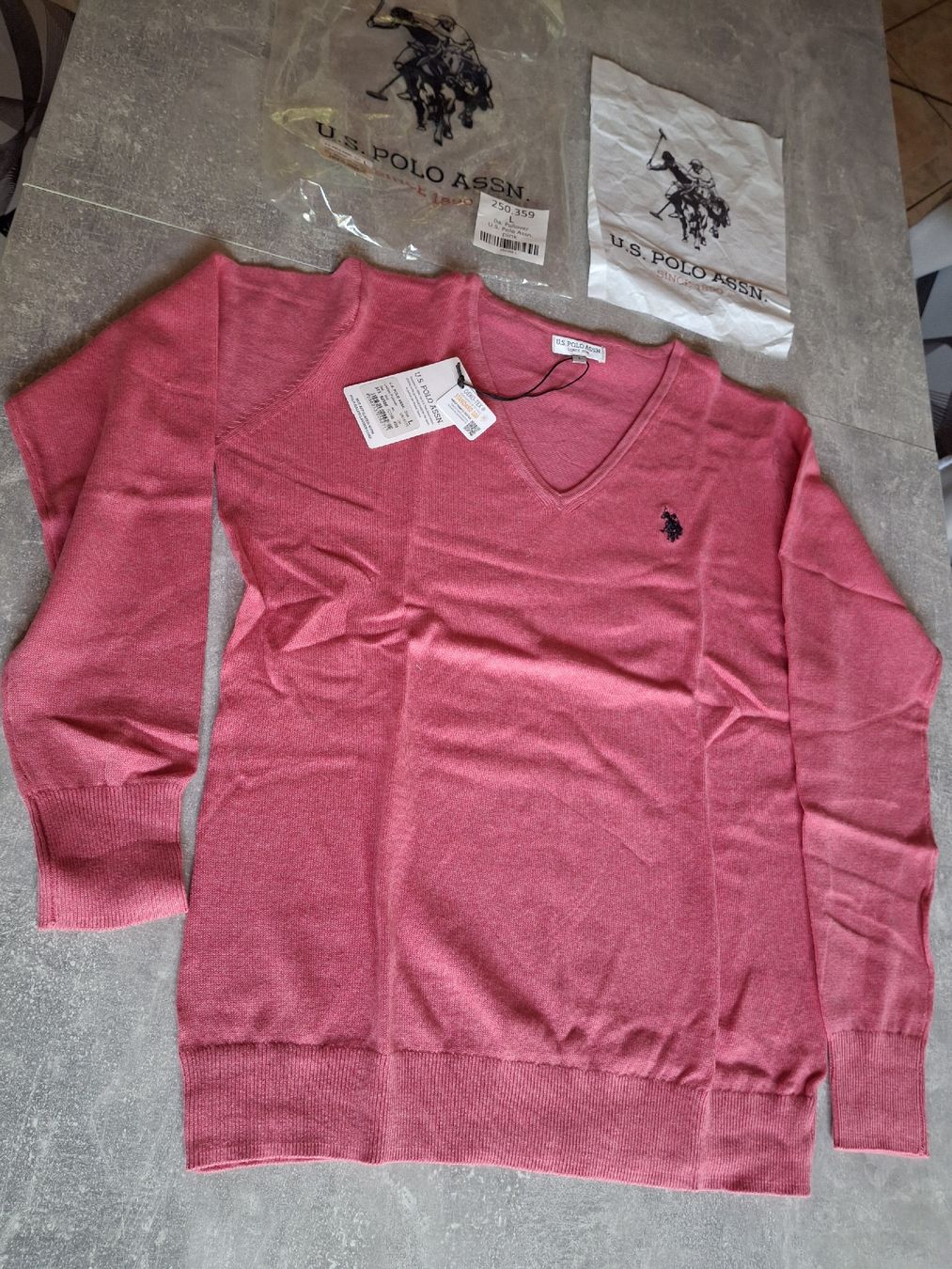 US Polo Maglioni & Felpe: Pull en tricot marque U.S. Polo Assn. rose taille L coton – Nuovo e nell'imballaggio originale da Villiers venduto da san_jn5w