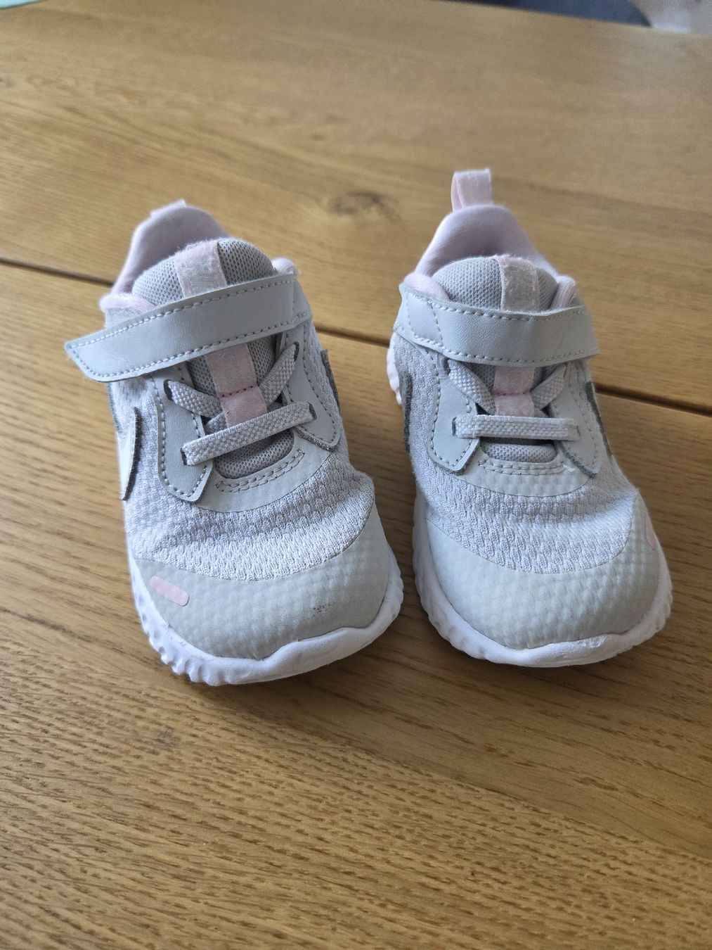 Nike Scarpe per ragazze: Nike Turnschuh 23,5 – Usato da Amriswil venduto da bellabelai 1