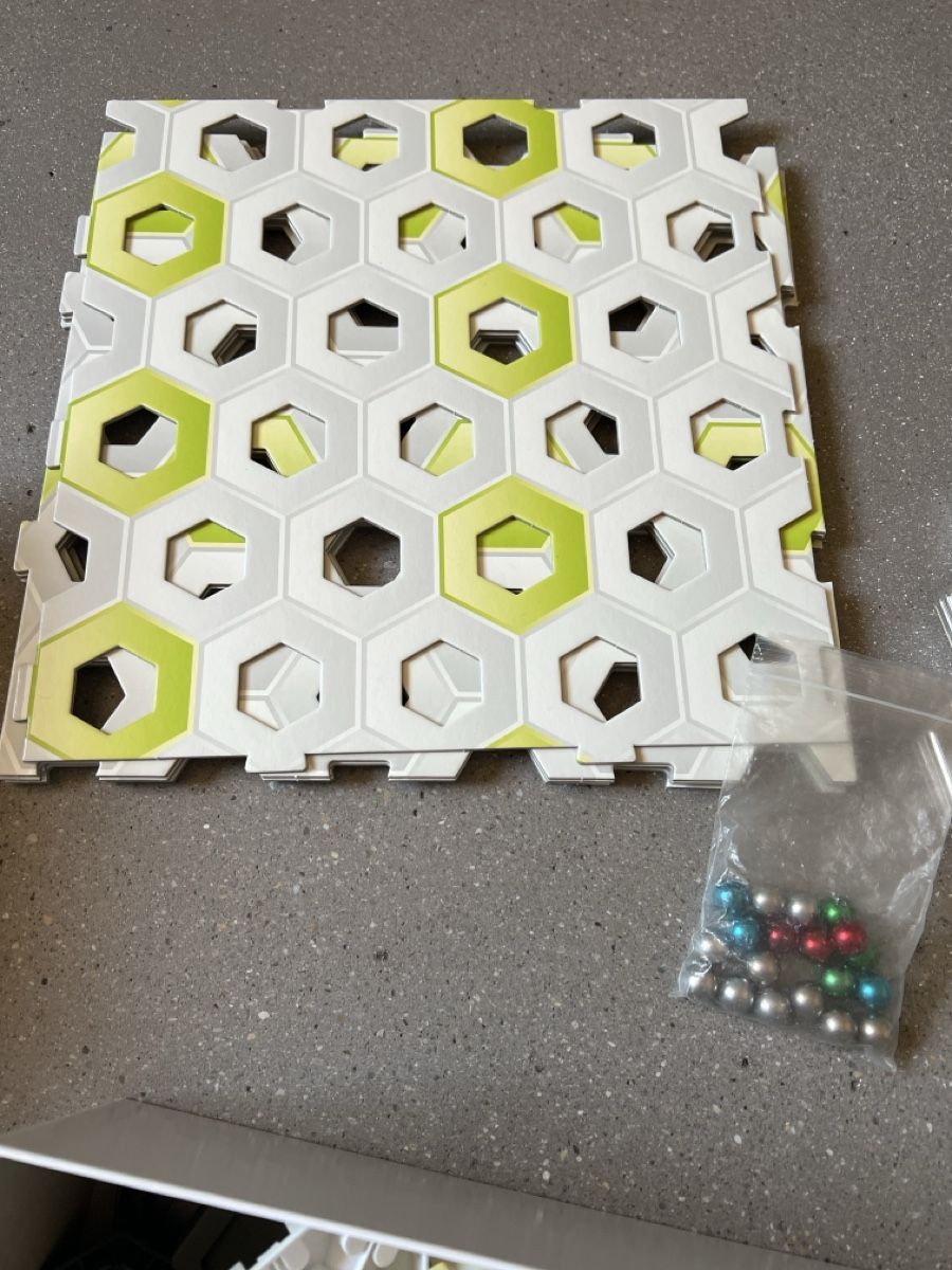 Giochi: Gravitrax Starter-Set (erweitert) mit Kugeln, CH-Version – Usato da Grüt (Gossau ZH) venduto da BOOOTSY 2