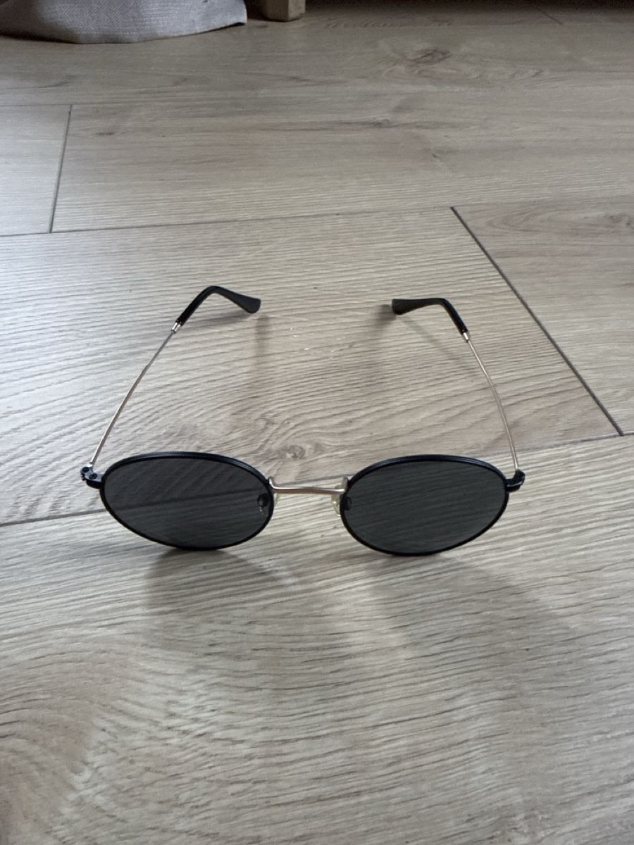 Occhiali & Lenti: Lunettes de soleil sans marque  – Usato da Belmont-Lausanne venduto da Michelle_Srdr_ 1