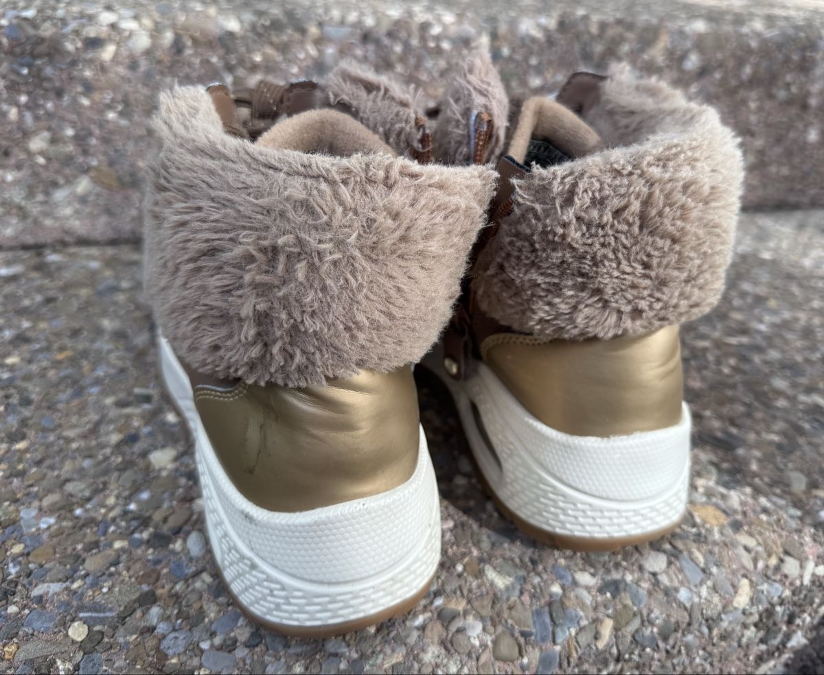 Skechers Schuhe für Mädchen: 2x Winterschuhe 38 – Gebraucht aus Rickenbach SO von ByeByeFundus 1