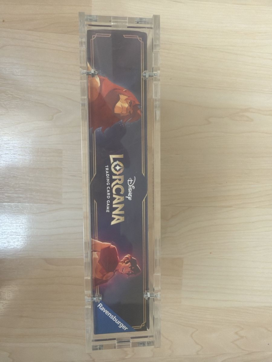 Disney Carte collezionabili: Lorcana First Edition First Print Display Englisch with Case – Nuovo e nell'imballaggio originale da Hubersdorf venduto da Der_sammel_shop 2