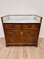 Antike Kommode im Biedermeier-Stil mit Marmorplatte