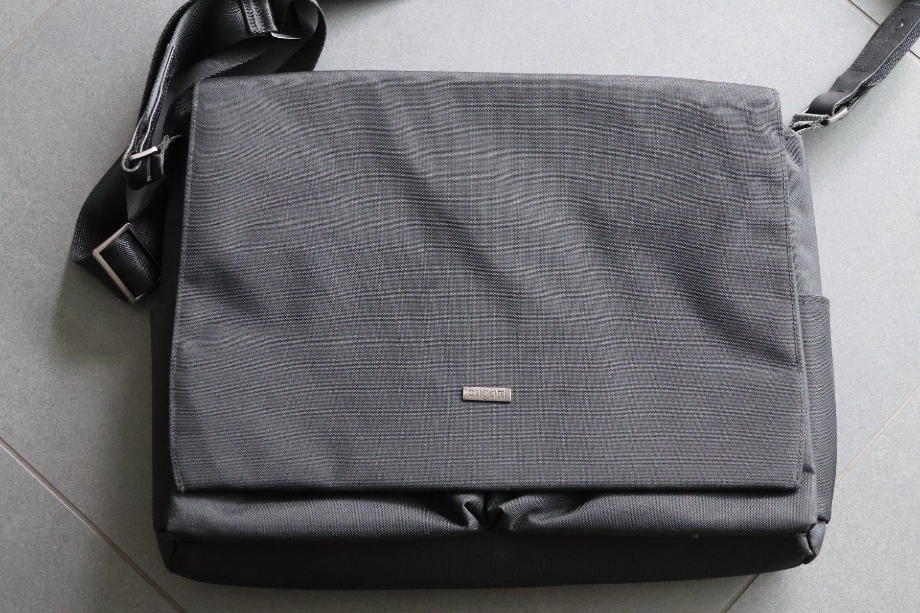 Taschen: Bugatti Laptoptasche, Dörr Umhängetasche, Rucksack – Gebraucht aus Luzern von Els7 3