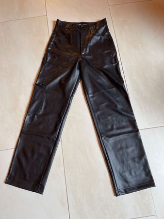 Zara - Hose aus Kunstleder