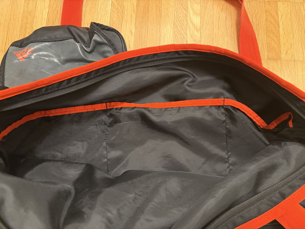 Adidas Borse: Tasche Adidas schwarz rot – Usato da Jona venduto da Good_luck_ 6