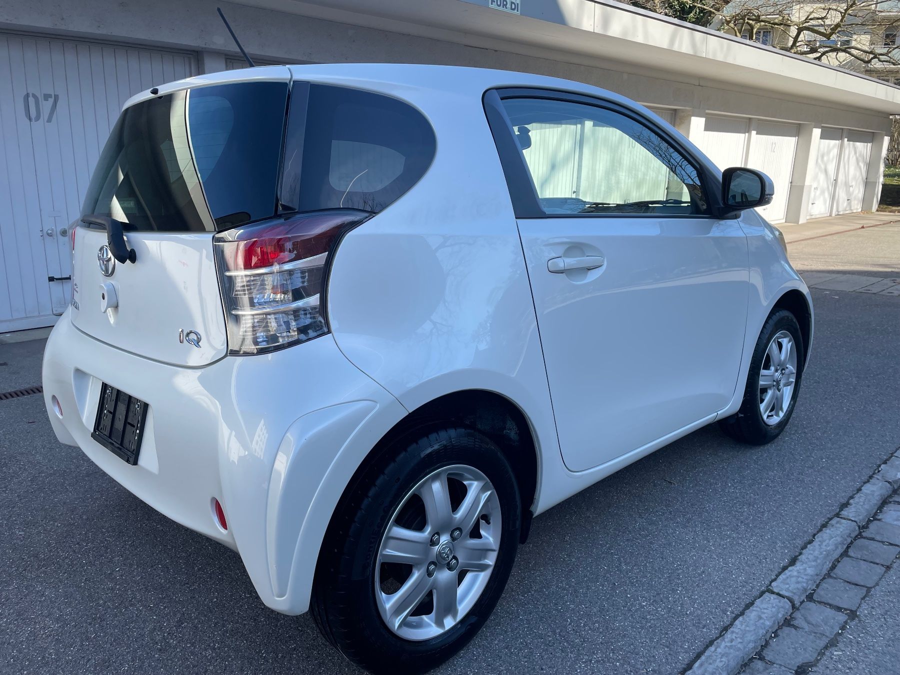 Toyota Autos: Toyota iQ 1.0 2009 Handschaltung – Gebraucht aus Bern von FOREST62 2