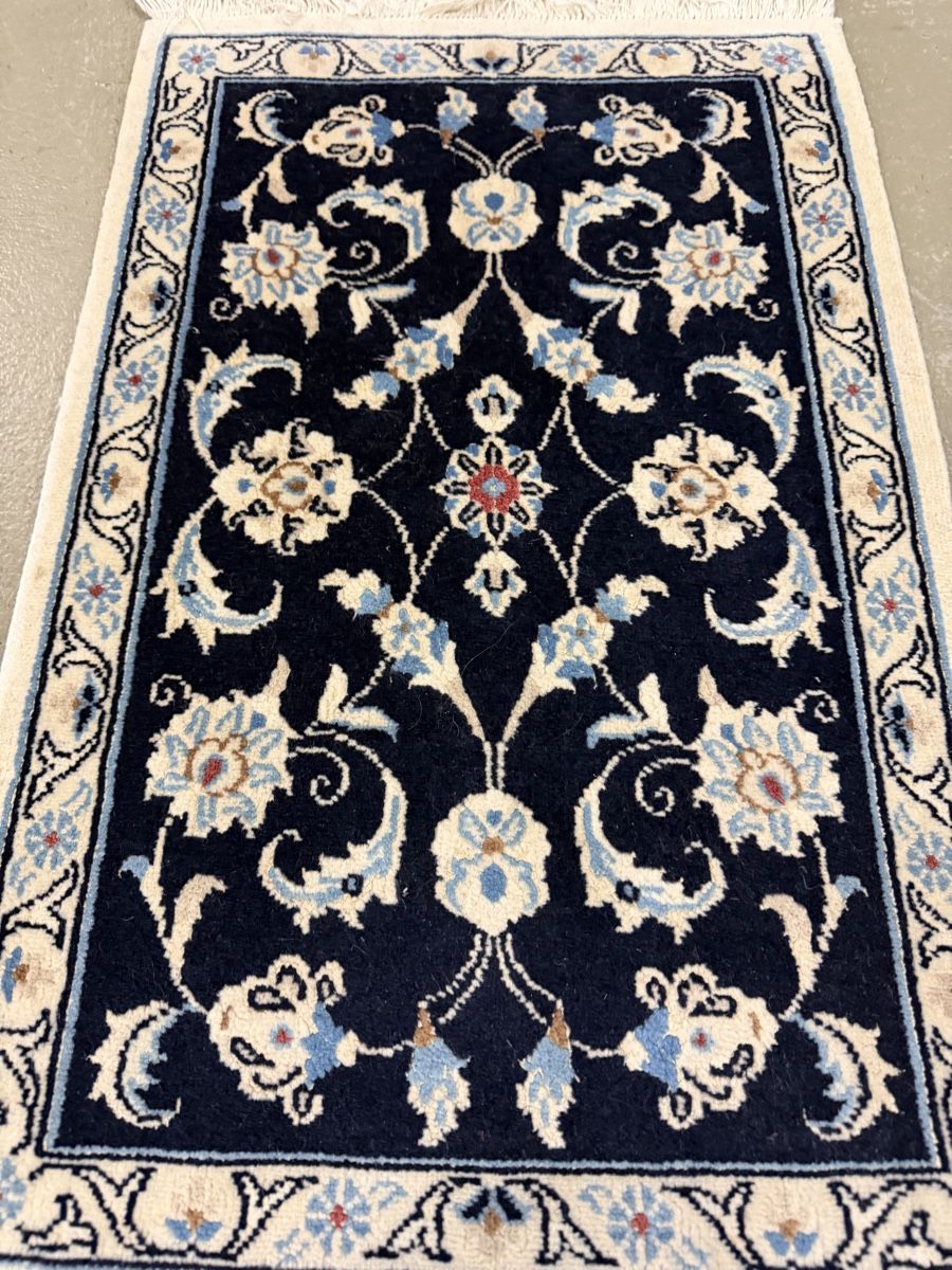 Tapis: Orientteppich klein dunkelblau florales Muster  – D'occasion à Strengelbach par RaenAntikDesign 1