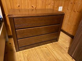 Vendo coppia di comodini in legno massello