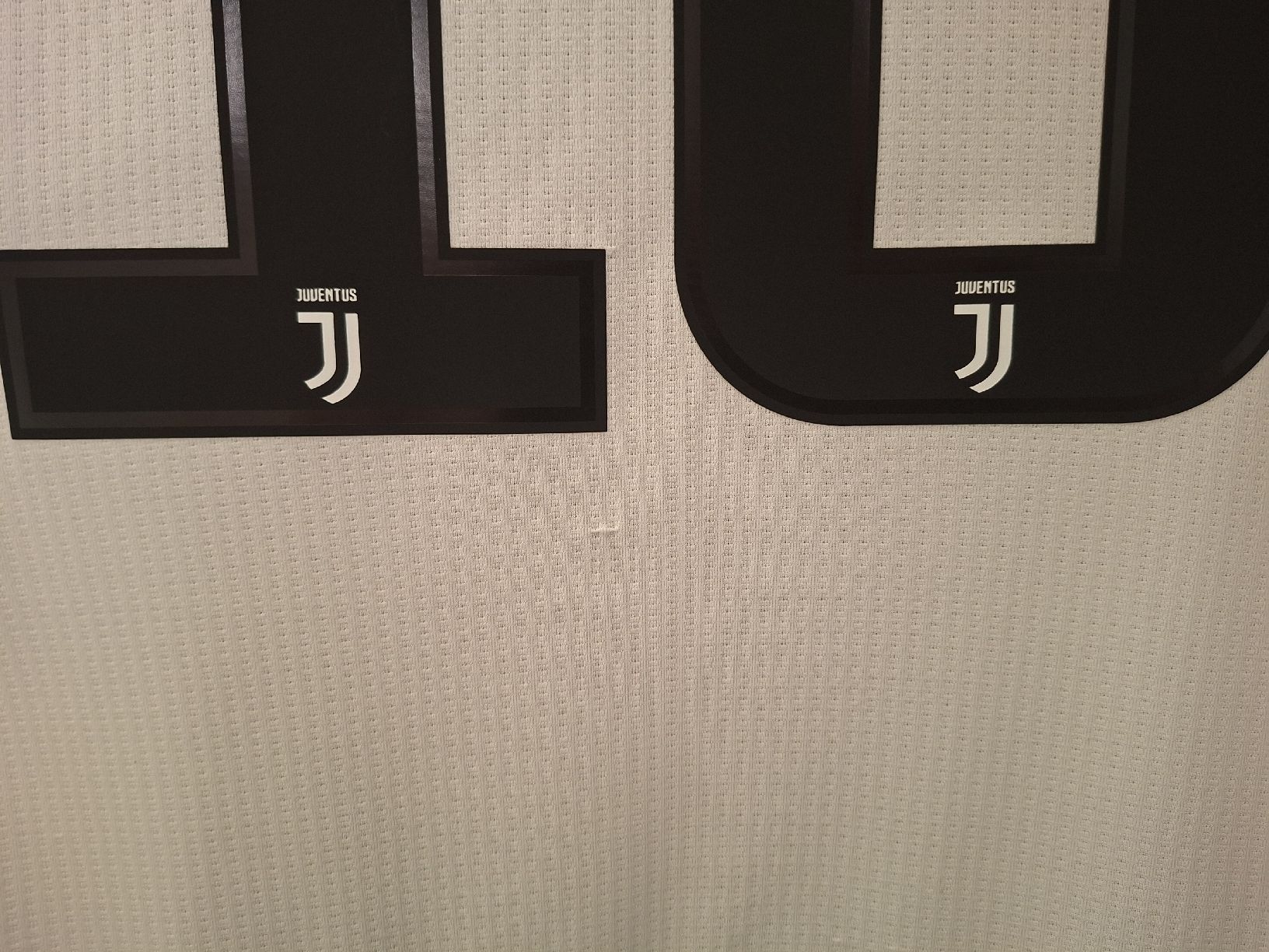 Juventus Leibchen & Hosen: DYBALA #10 Original Player Version Juventus 2018 UCL Trikot – Gebraucht aus St-Léonard von SwissDealsJersey 3
