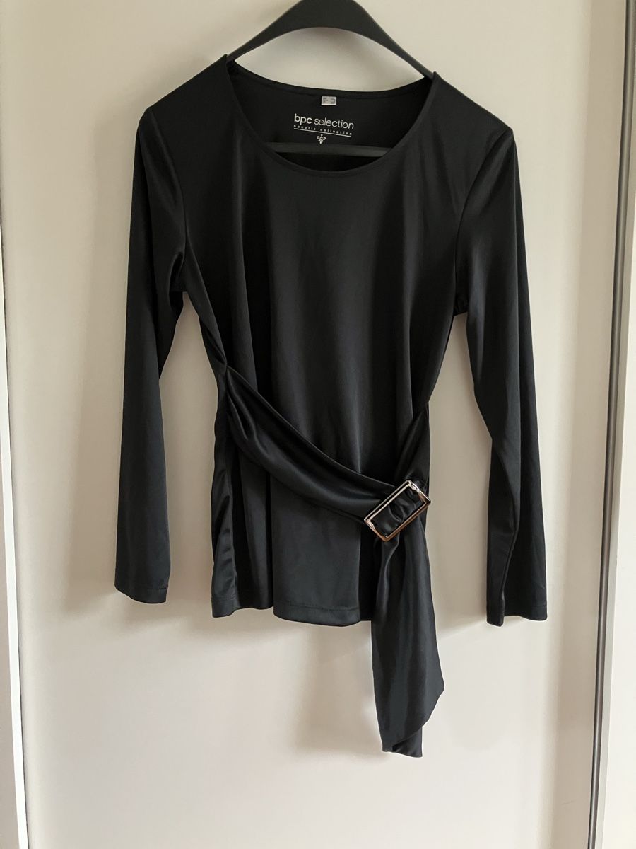 Tops: Top noir resserrable à la taille – Gebraucht aus Sion von edelweissse