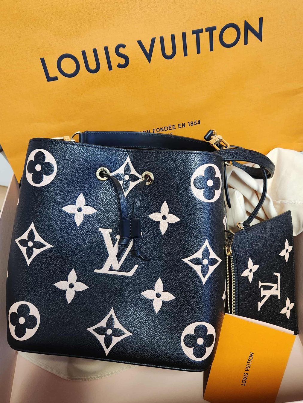 Louis Vuitton Borse da donna: Louis Vuitton Neo Noe – Nuovo (secondo la descrizione) da Thun venduto da ken2009