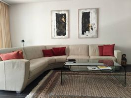 De Sede Ledersofa mit Designertisch