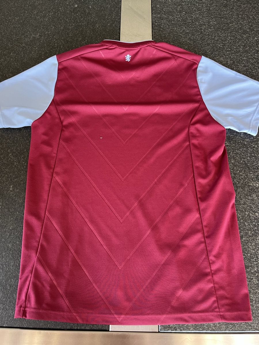Canottiere & Pantaloni: Aston Villa Trikot – Usato da Besenbüren venduto da eri_j8j6 3